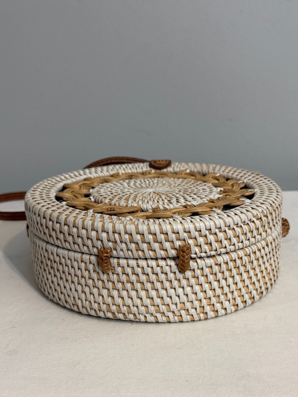Round Rattan Crossbody Bag Woven Medallion Sunburst Boho Leather Strap - Picture 8 of 15